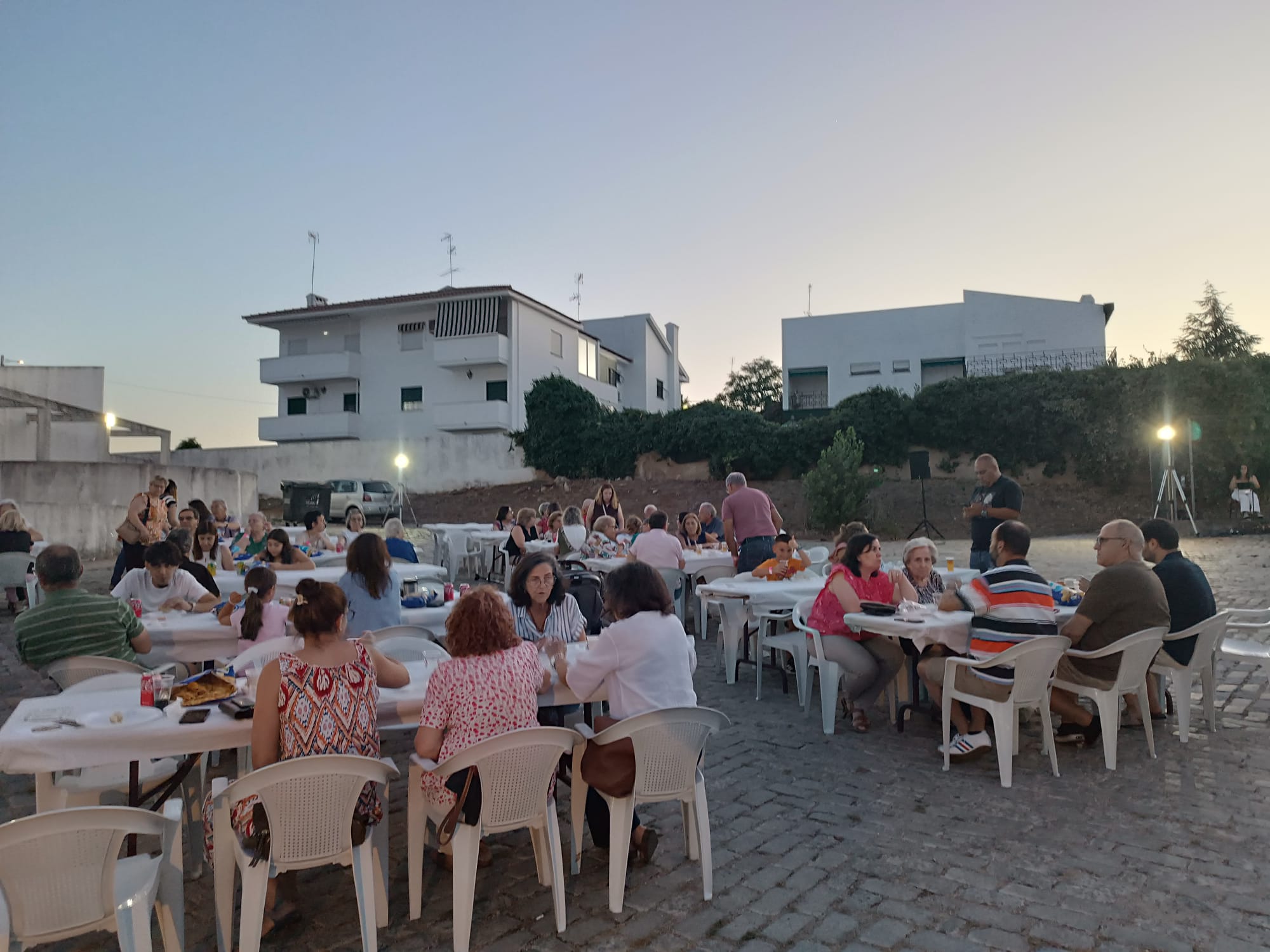 Read more about the article Café-Concerto Solidário reuniu comunidade em apoio às obras da Igreja do Salvador